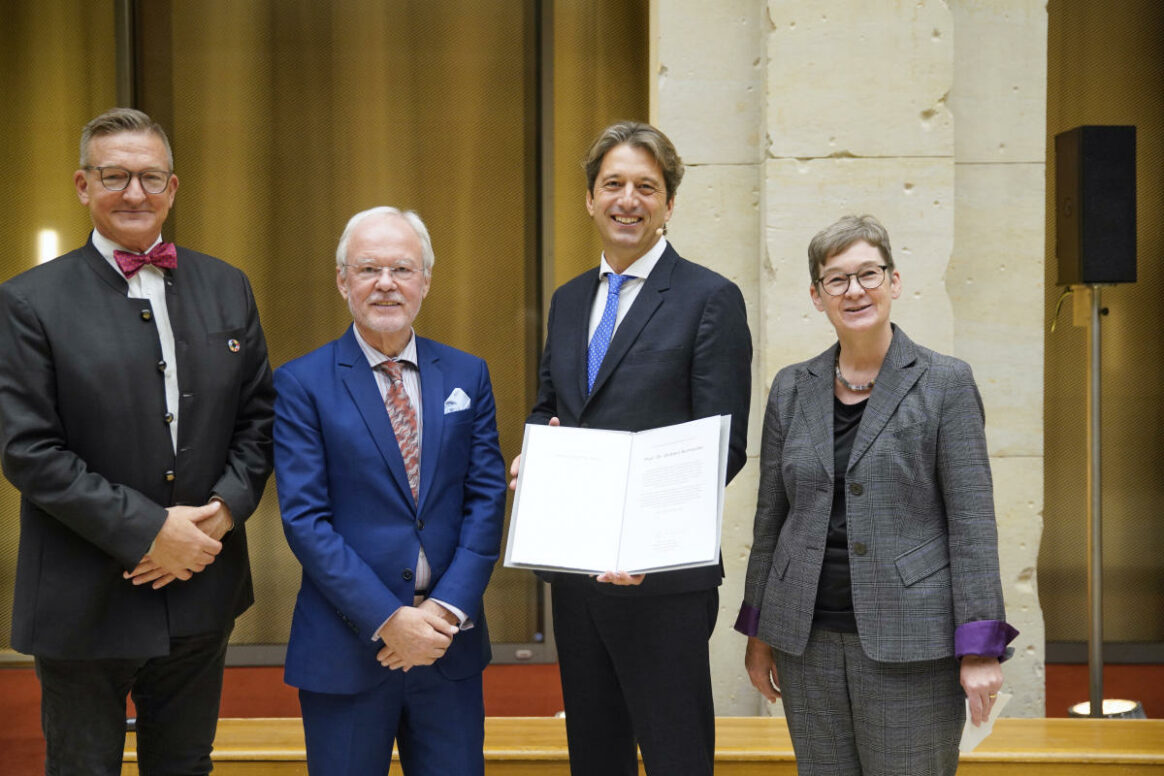 Award Ceremony 2022: Ernst Schering Prize to Gisbert Schneider& Friedmund Neumann Prize to Sarah Kim-Hellmuth in Berlin September 29th 2022