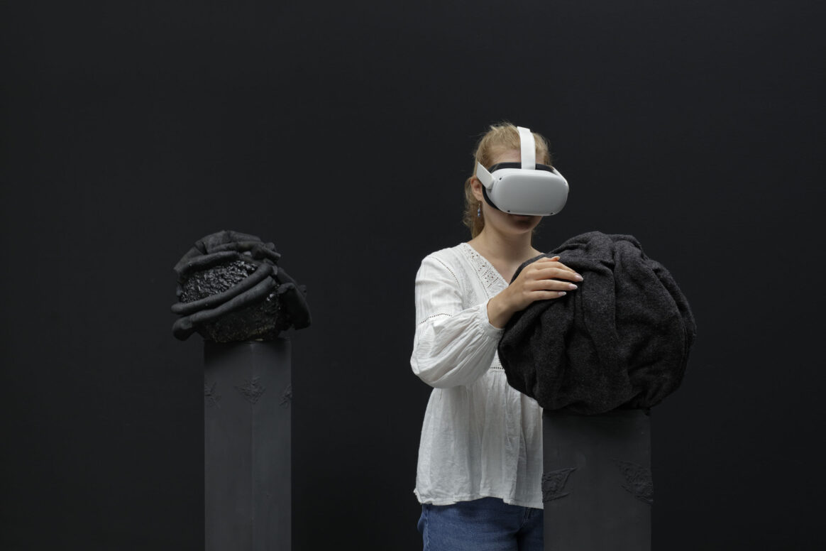 Angelika Dobreva und Alisa Kolodub: Materialism of Indeterminacy, 2023, Ausstellungsansicht Schering Stiftung