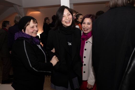 Sung Tieu erhält am 13.02.2025 in einer feierlichen Preisverleihung den Preis für künstlerische Forschung der Schering Stiftung 2024 in den KW Institute for Contemporary Art, Berlin