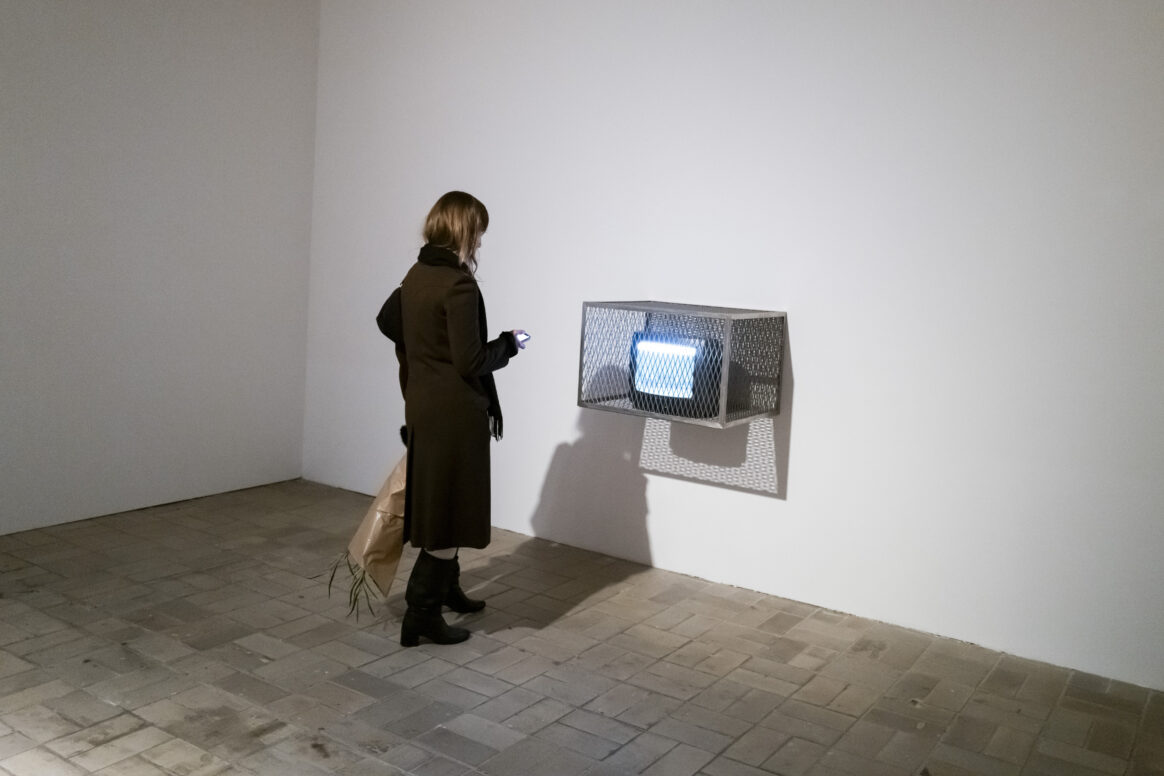 Installationsansicht der Ausstellung Schering Stiftung Award for Artistic Research 2024: Sung Tieu -  1992,2025 at KW Institute for Contemporary Art, Berlin 2025; Alle Werke: Courtesy der Künstlerin, Berlin.