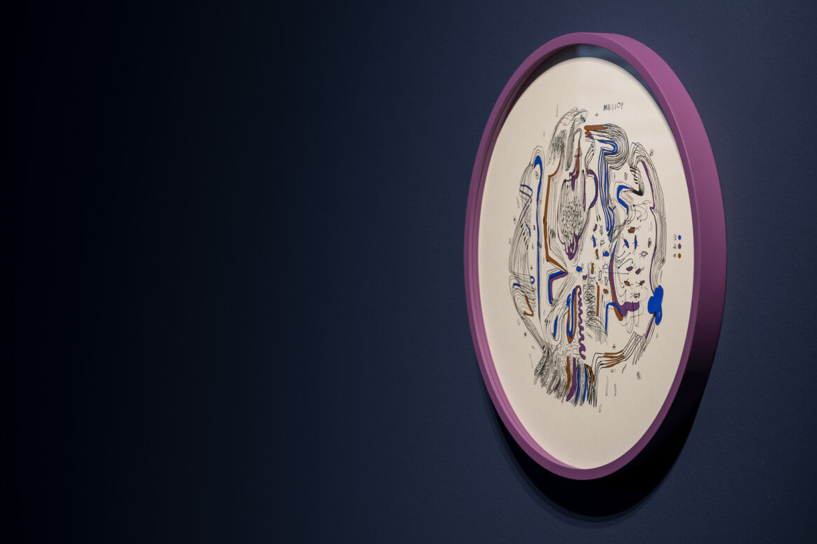 Installationsansichten der Ausstellung Johtingeaidnu – The Path Within im Projektraum der Schering Stiftung, Berlin