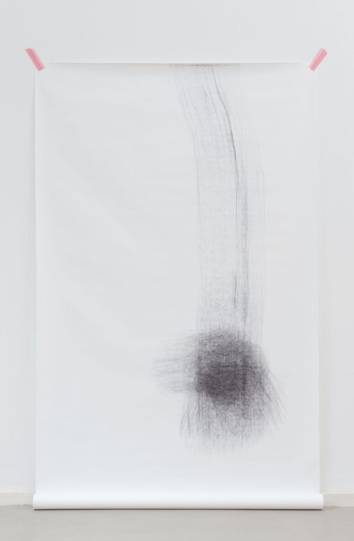 Nadine Fecht, „Jedes Kollektiv braucht eine Richtung“, 2012, 1805 Kugelschreiber in Schwarz, Blau und Rotauf Papier, ca. 300 x 150 cm  © VG Bild-Kunst, Bonn 2026
