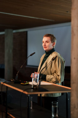 Symposium „Songs of Serpents – Kunst, Landschaft, Ökofeminismus“ in der Akademie der Künste, Berlin, 17. April, 2026.