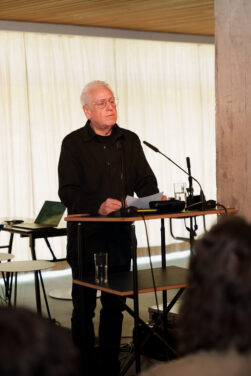 Symposium „Songs of Serpents – Kunst, Landschaft, Ökofeminismus“ in der Akademie der Künste, Berlin, 17. April, 2026.